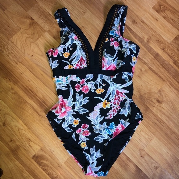 Sol Collective Bold Bloom 1 piece Swimsuit - Picture 6 of 7